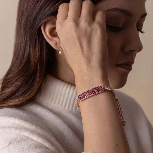 [DE] Das Tetra-Armband in Roségold Karmin im Alltag getragen