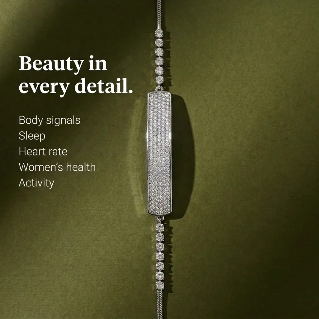 [EN] Close-up of the crystal pavé bar on the silver Tetra band